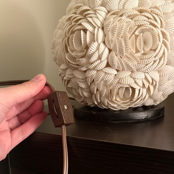 Elegant Floral Table Lamp - Picture 7 of 7